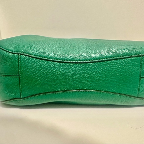 Michael Kors: Kelly Green, Hobo/ Crossbody - Picture 5 of 7